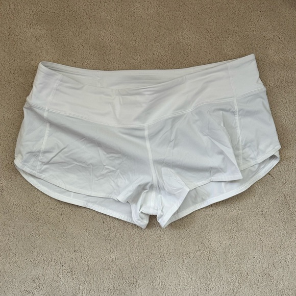 Lululemon 2.5” Speed Up shorts - Picture 5 of 7